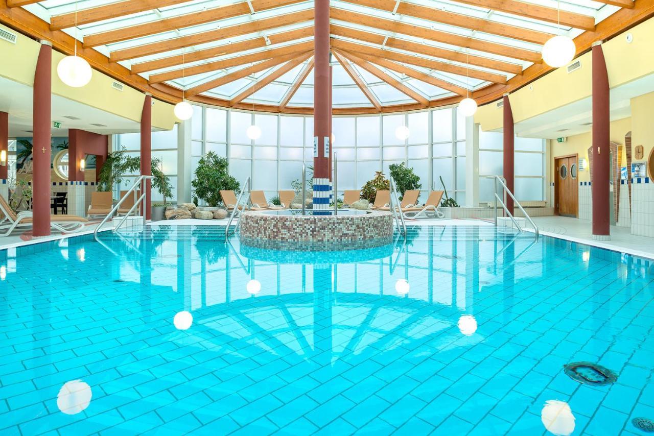 Traumblick Und Komfort - Lichtdurchflutete 85 Qm Wohnung Nahe Suedstrand Goehren Inklusive Schwimmbad Und Sauna Im Ahoi Sellin Luaran gambar